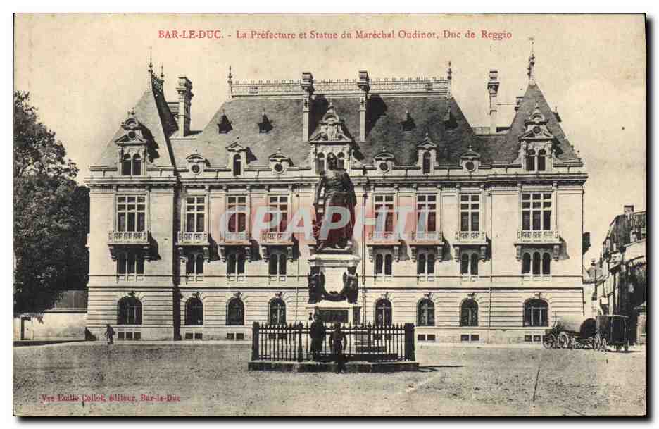 CPA Bar le Duc La Prefecture et Statue du Marechal Oudinot Duc de Reggio