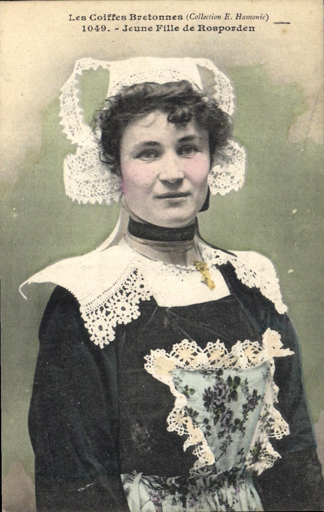 CPA Folklore Jeune fille de rosporden
