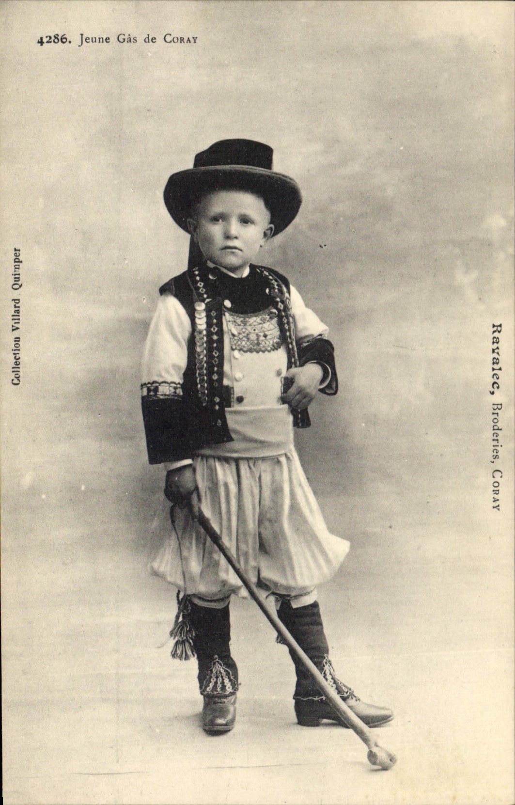 CPA Folklore Jeune Gas de Coray Enfant