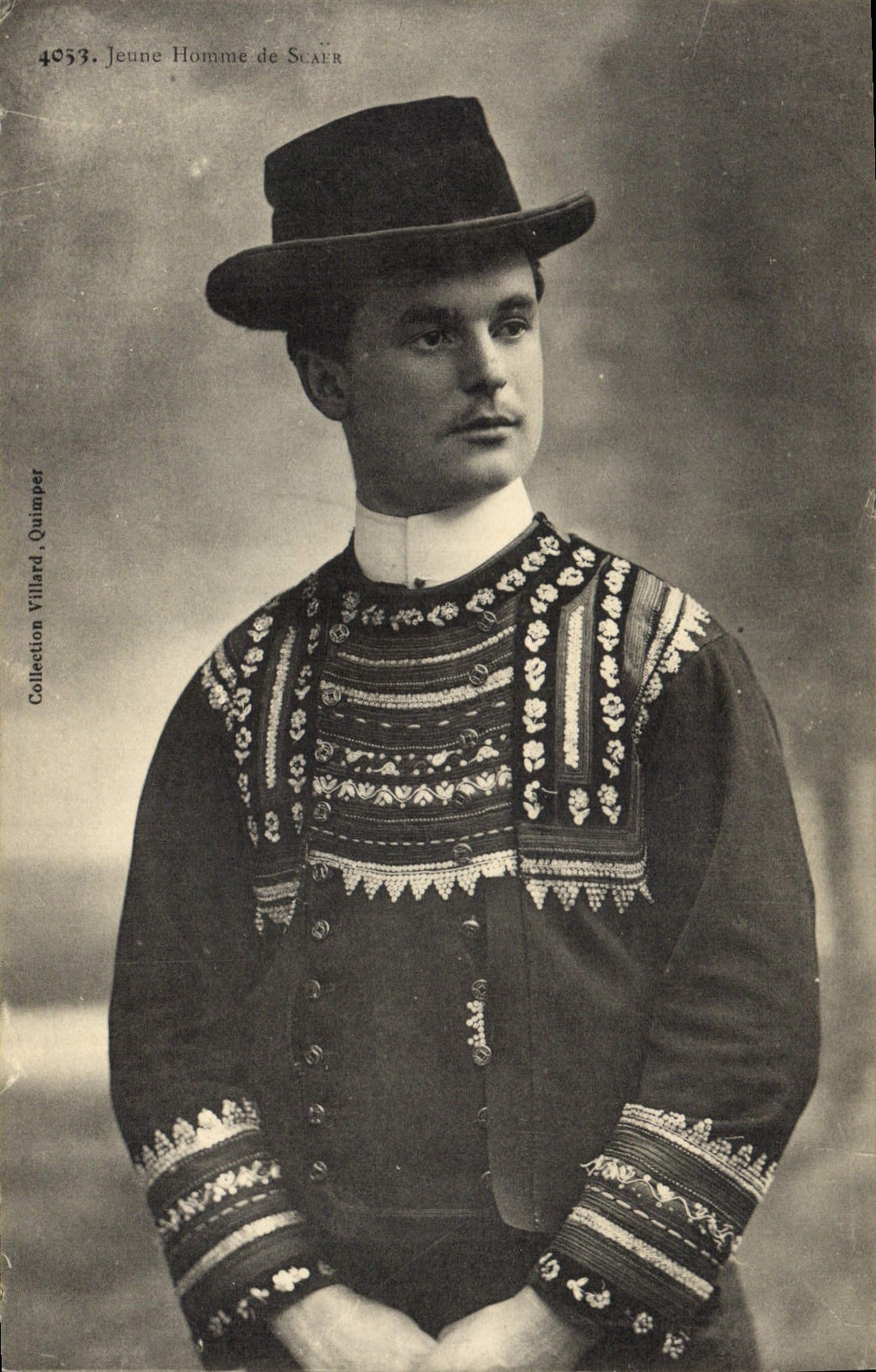 CPA Folklore Jeune homme de Scaer