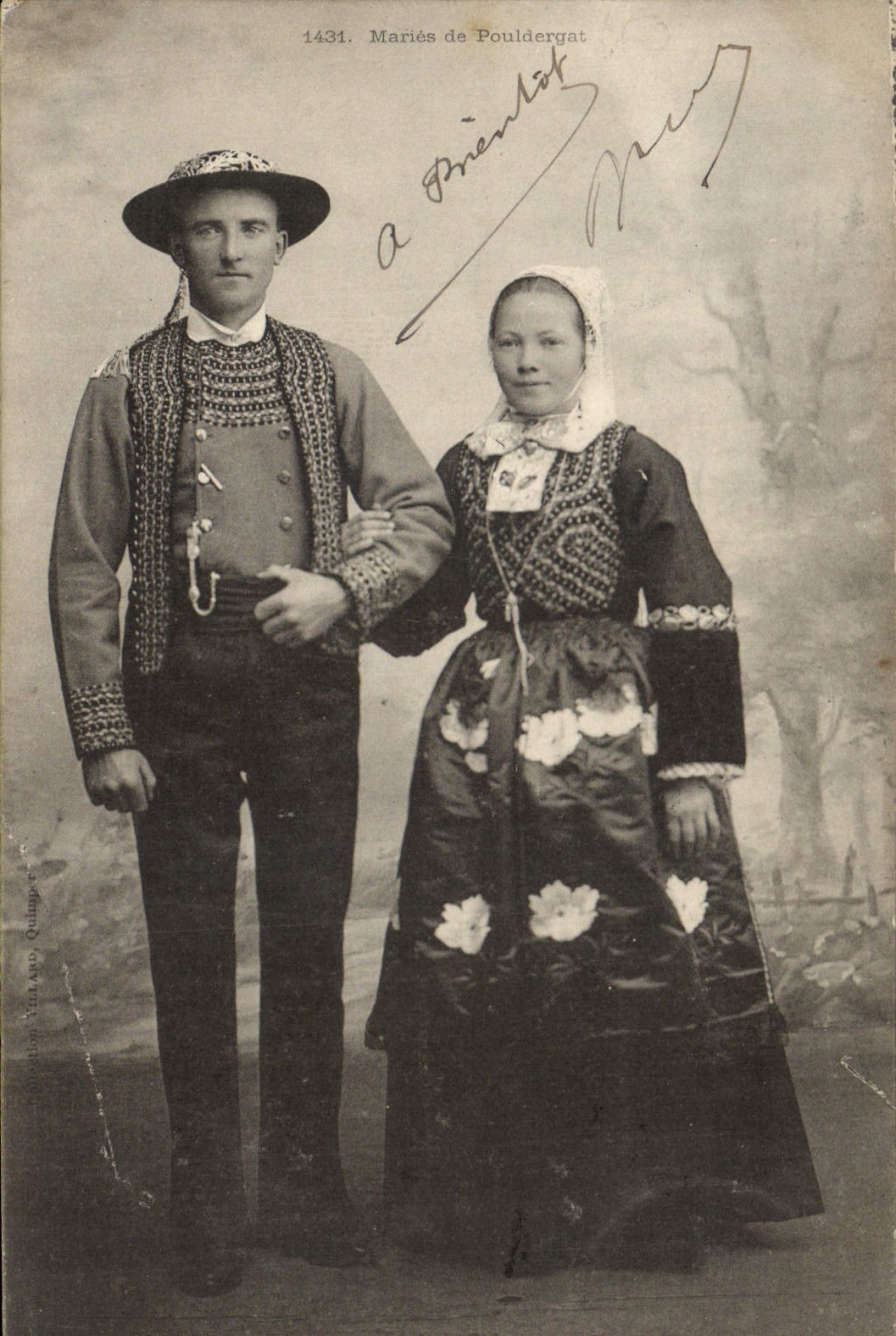 CPA Folklore Maries de Pouldergat Mariage