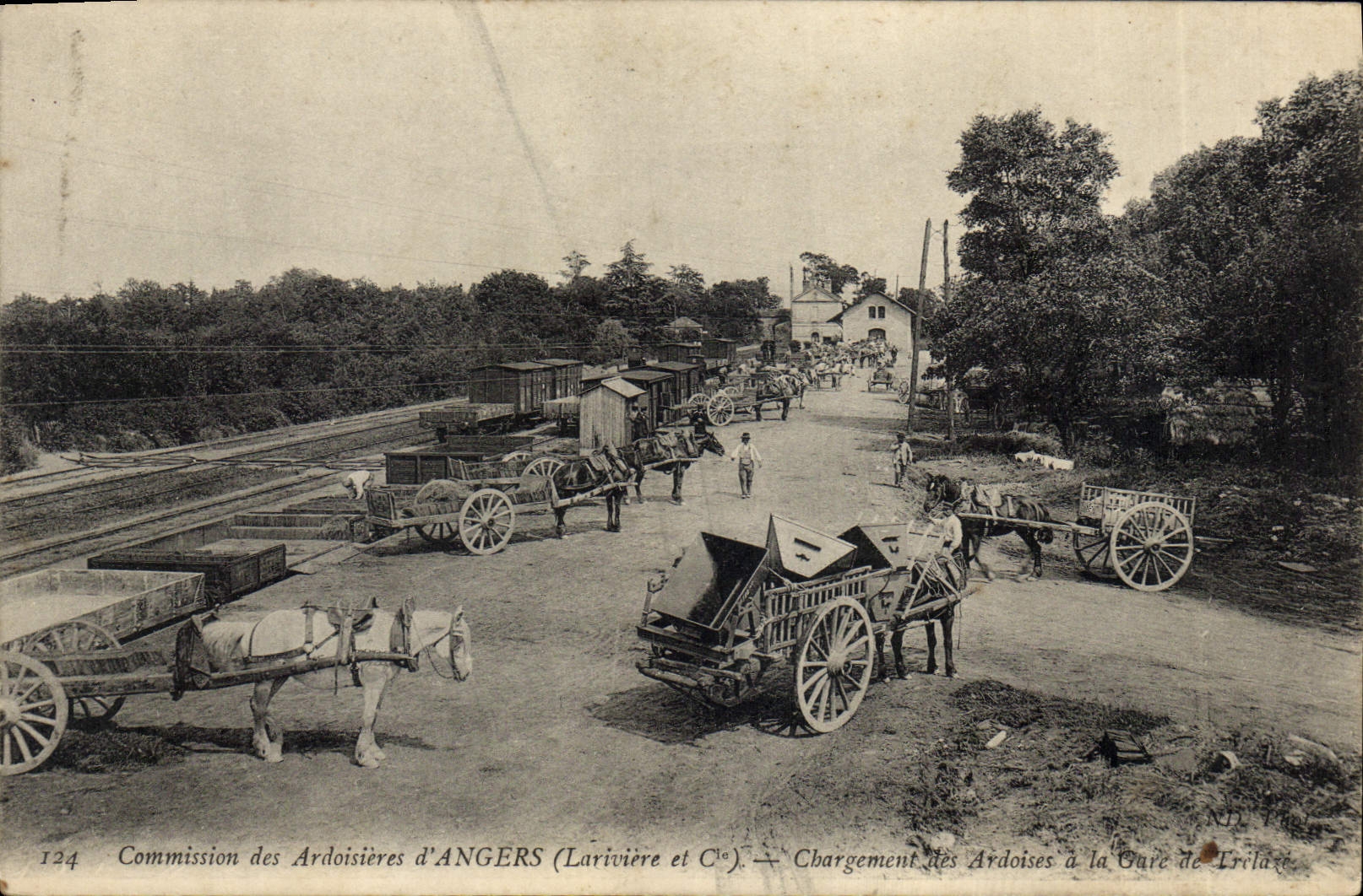 CPA Ardoisieres Commission des ardoisieres d'Angers Chargement des ardoises a la gare de Trelaze