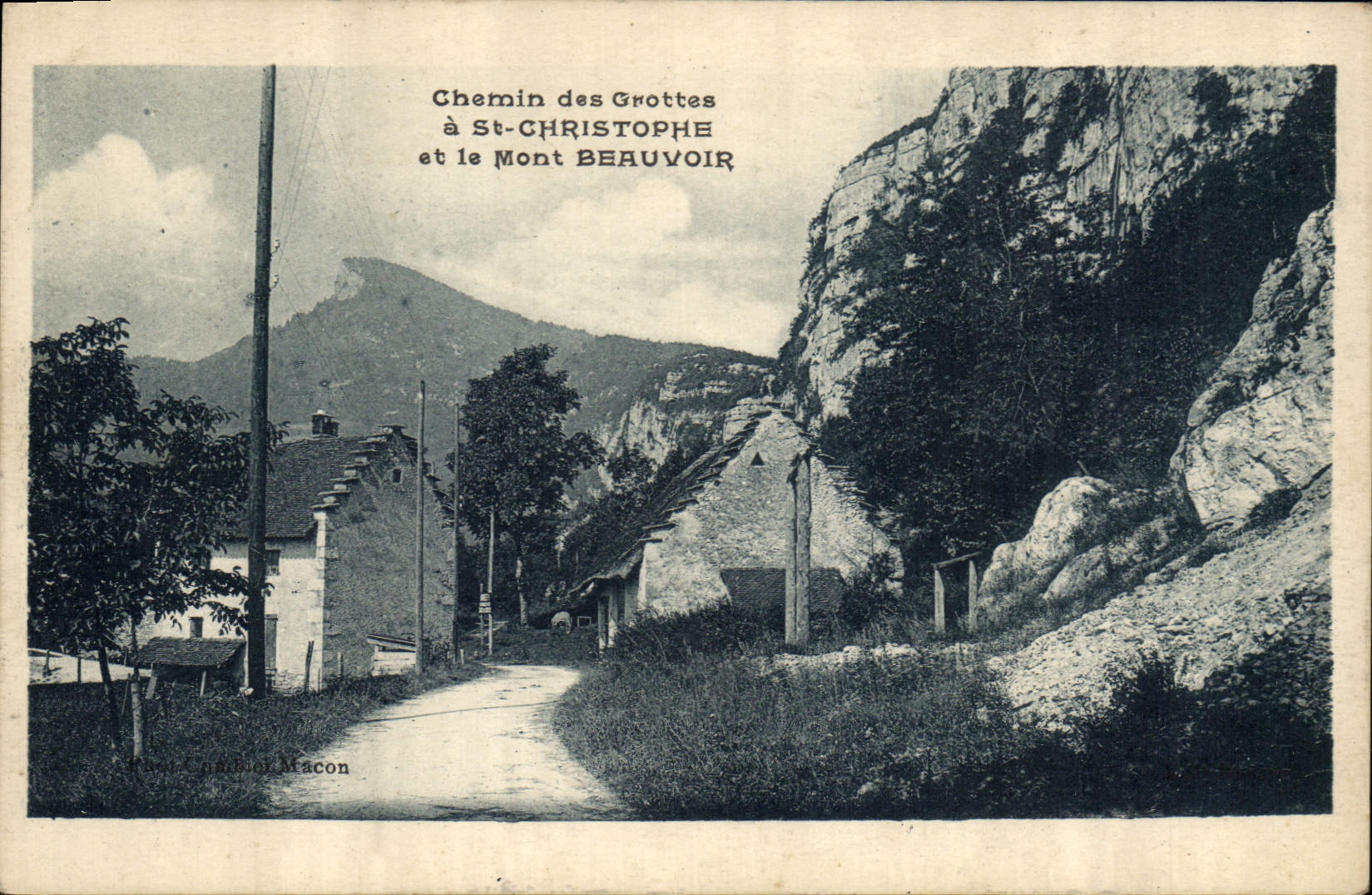 CPA Grotte Chemin des Grottes a St Christophe et le Mont Beauvoir