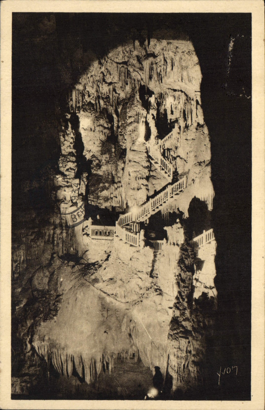 Grotte des Demoiselles — La descente dans la Cathédrale — Les Editions d'Art YVON, France