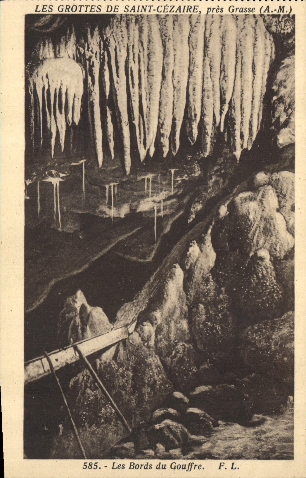 Les Grottes de Saint-Cézaire, près Grasse (A.-M.) — Les Bords du Gouffre — F. L. n° 585