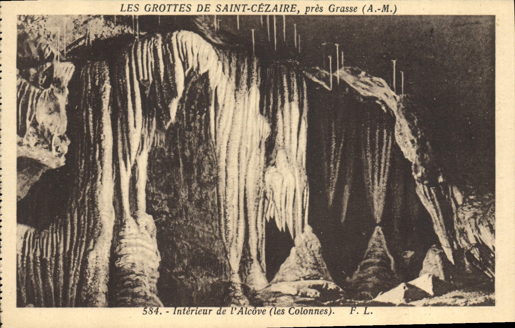 Les Grottes de Saint-Cézaire, près Grasse (A.-M.) — Intérieur de l'Alcôve (les Colonnes) — F. L. n° 584