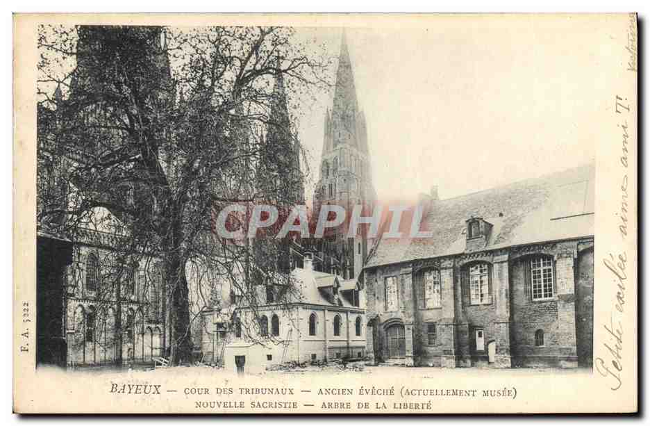 CPA Palais de justice Bayeux Cour des Tribunaux Ancien Eveche Actuellement Musee Nouvelle Sacristie Arbre de la liberte 