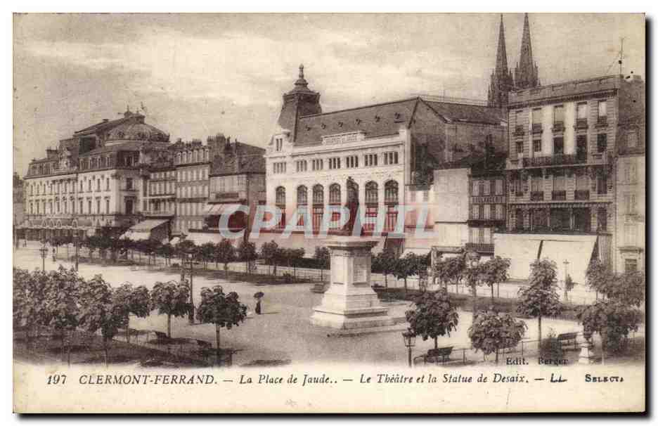 CPA Prefecture Clermont Ferrand La place de Jaude Le theatre et la statue de Desaix 