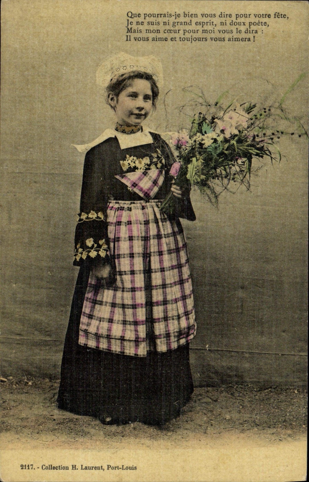 CPA Folklore Femme Bretagne (carte toilee) 