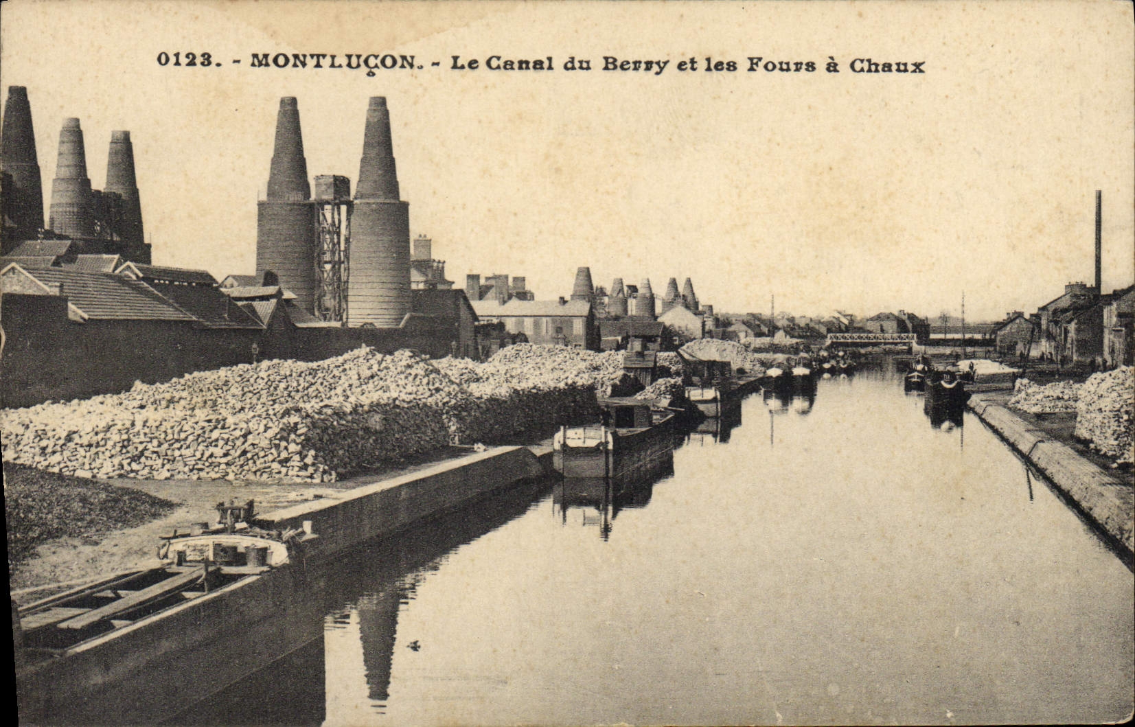 CPA Montlucon Le canal d Berry et les fours a chaux