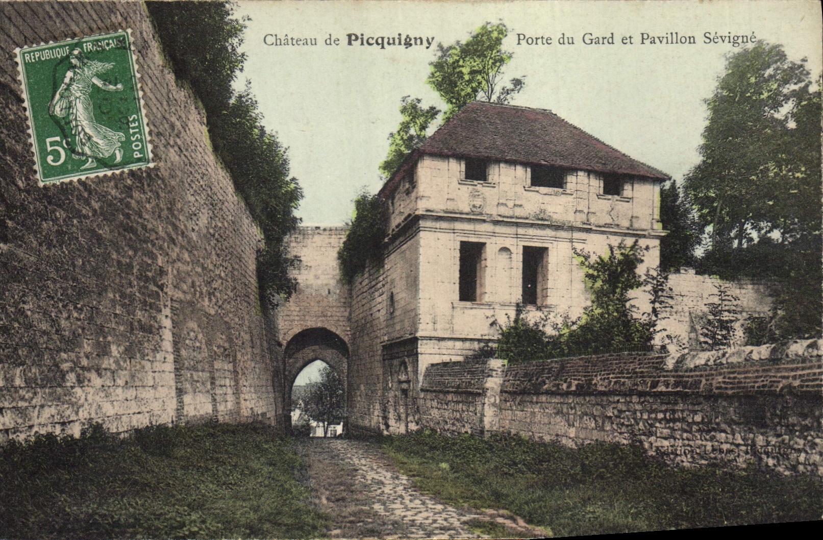 Château de Picquigny — Porte du Gard et Pavillon Sévigné — Éditeur : Léon Tournier