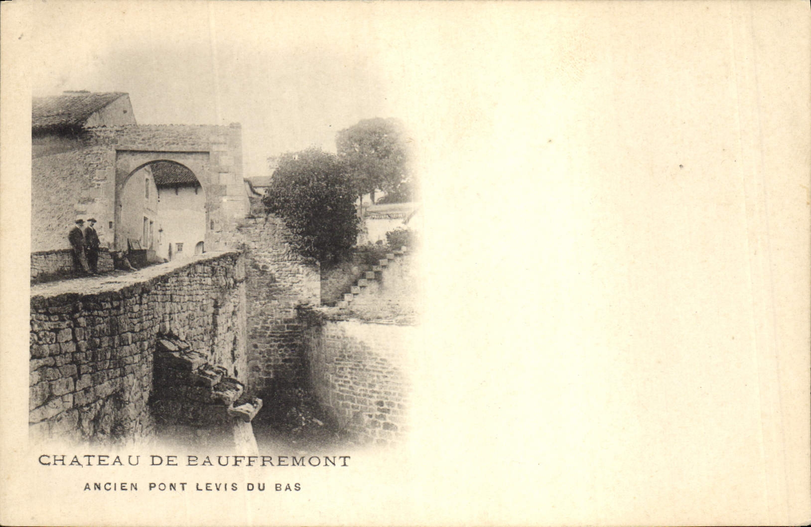 CPA Chateau de Bauffremont Ancien pont levis du bas 