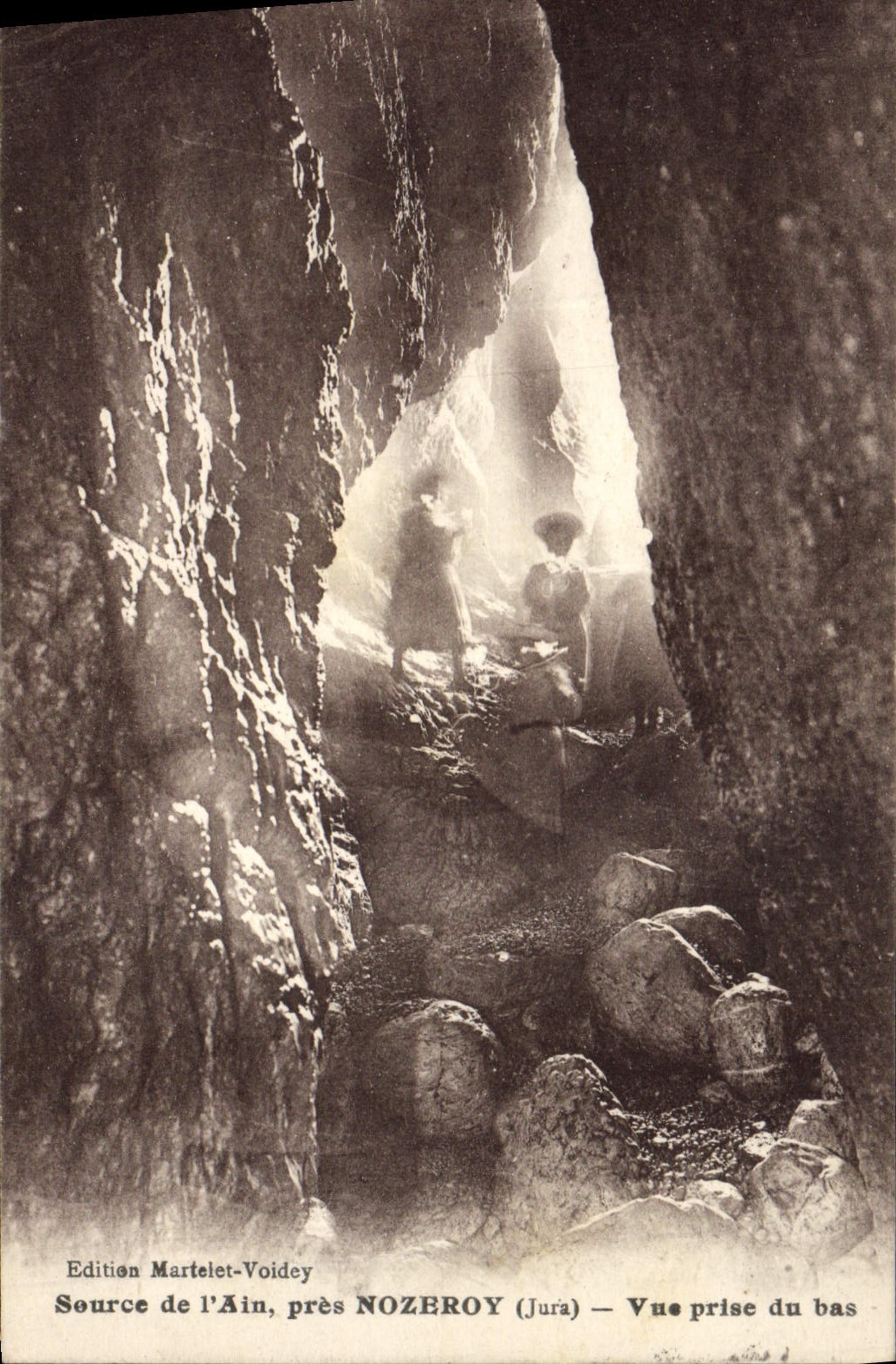 CPA Grotte Grottes Source de l'Ain pres Nozeroy Vue prise du bas 