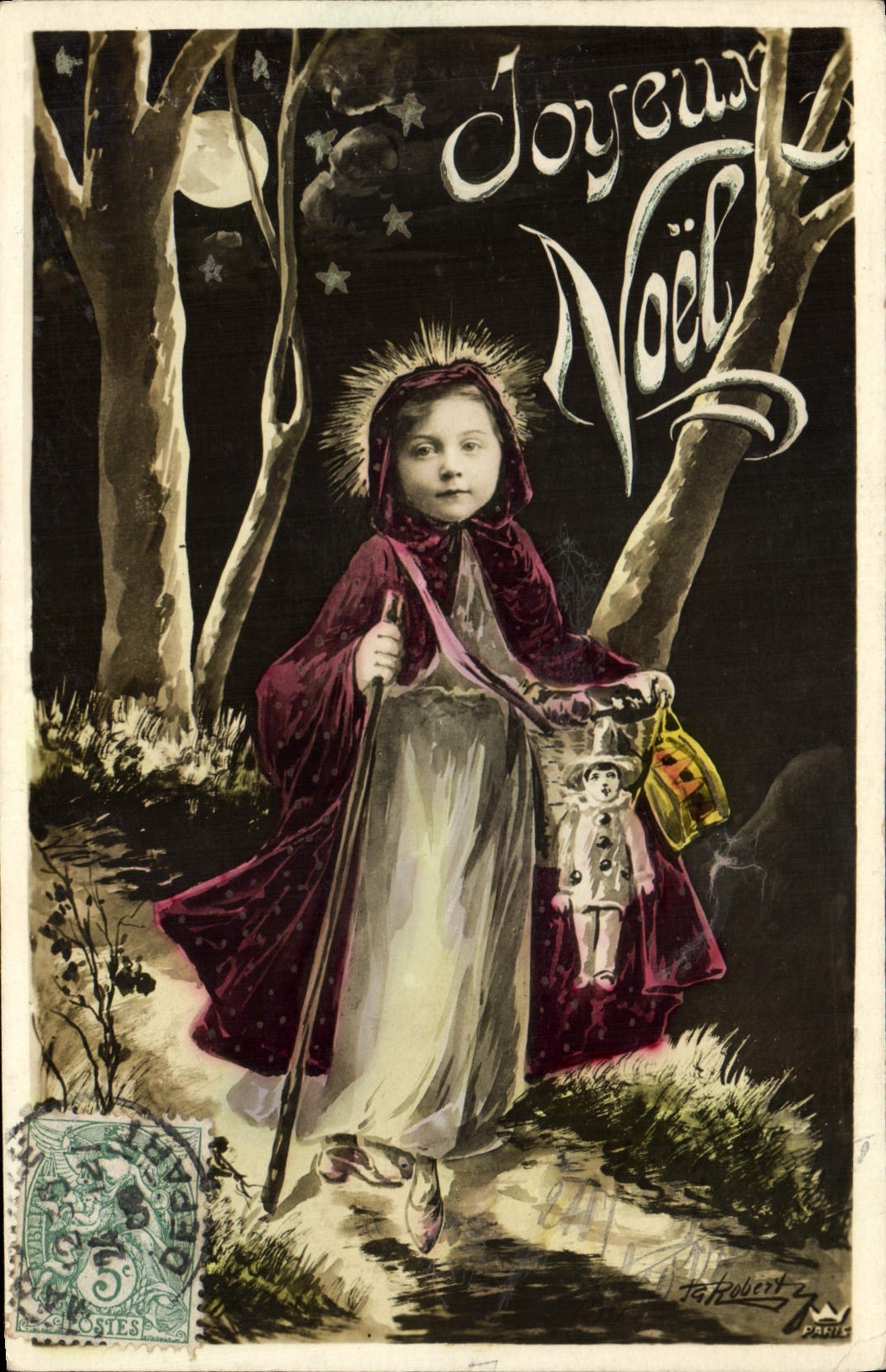 Enfant en robe rouge dans un bois nocturne — Joyeux Noël — Ta. Robert, Paris