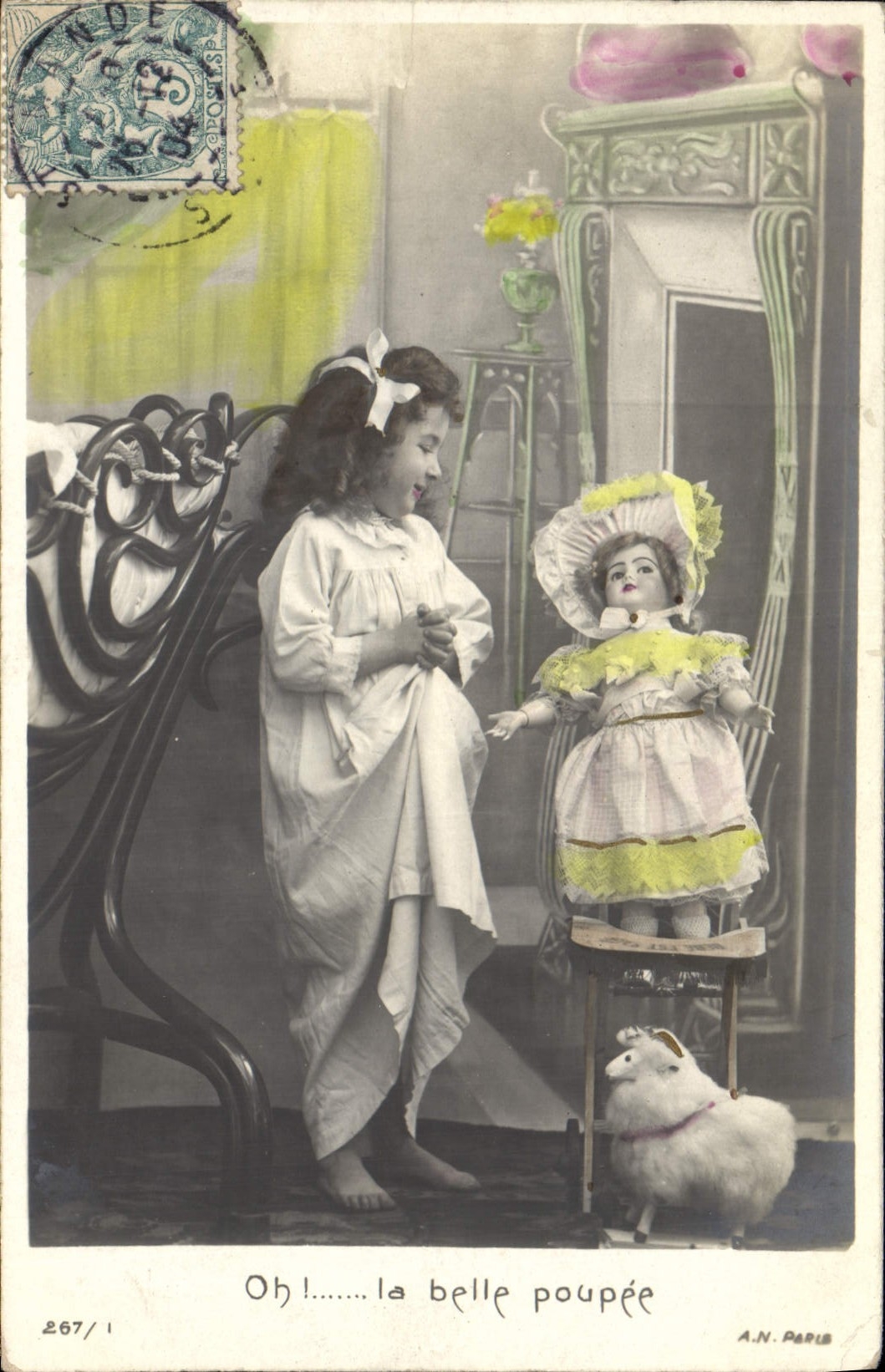 Fille et poupée — scène intérieure — A.N. Paris, n° 267/1
