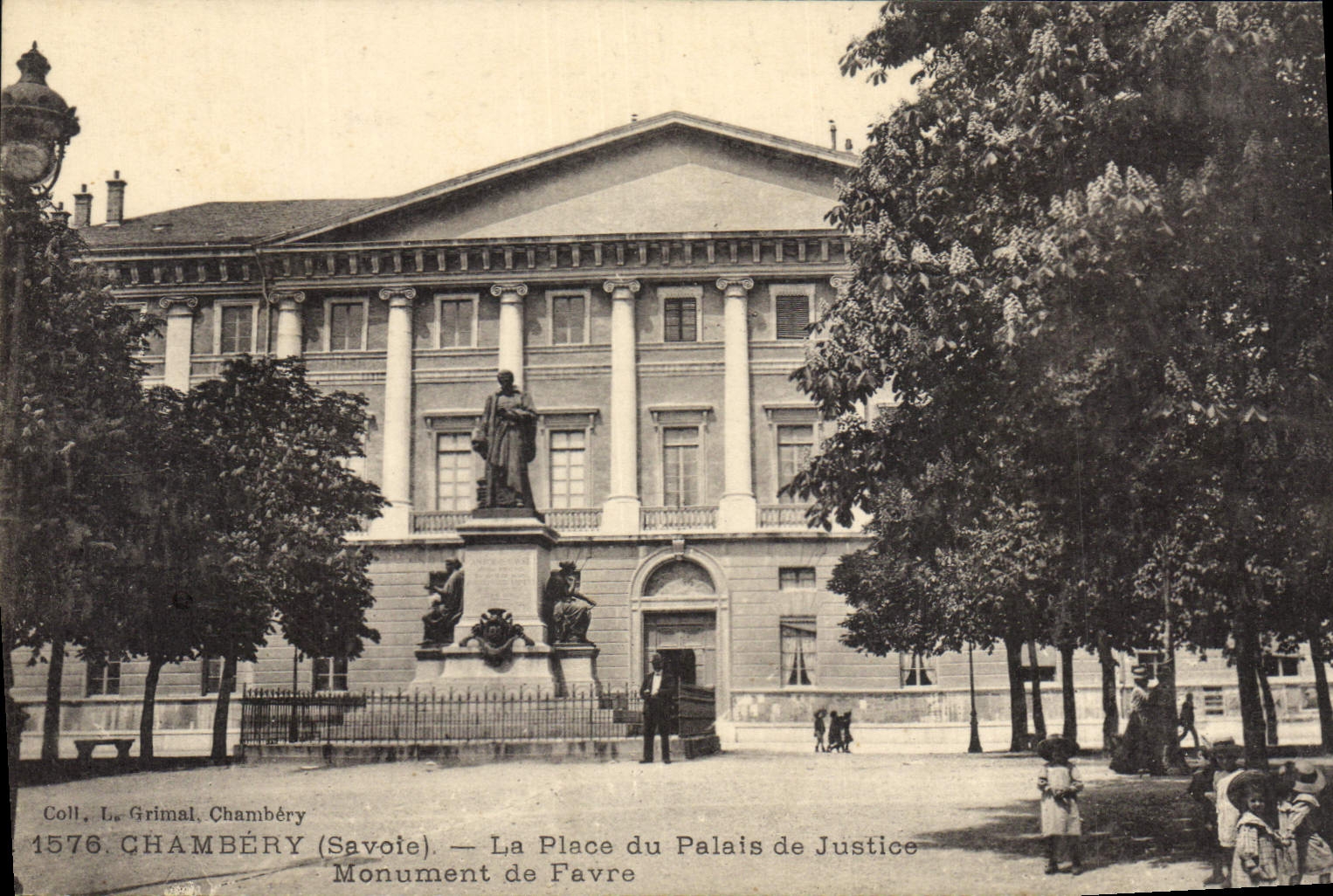 CPA Palais de justice Monument de Favre Enfants Chambery 