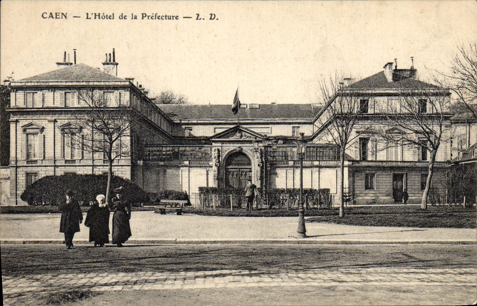 CAEN — L'Hôtel de la Préfecture — L. D.