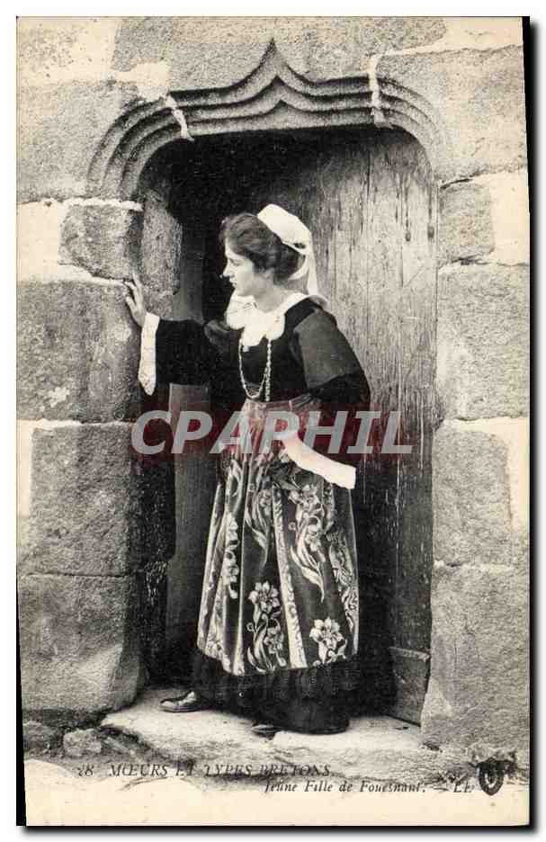 CPA Folklore Jeune fille de Fouesnant 