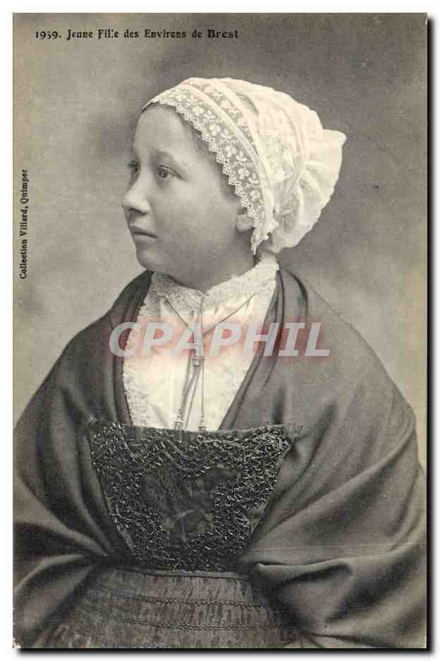 CPA Folklore Jeune fille des environs de Brest 