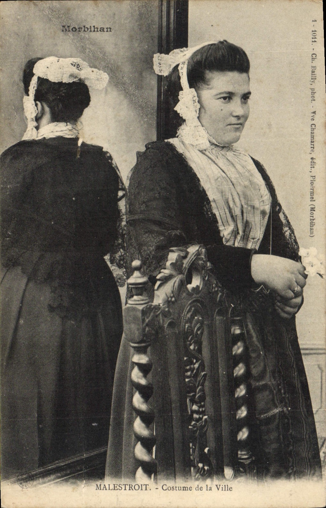 CPA Folklore Morbihan Malestroit Costume de ville 