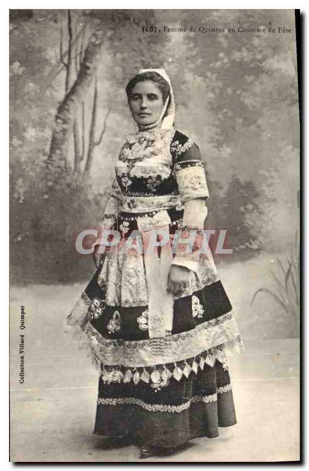 CPA Folklore Femme de Quimper en costume de fete 