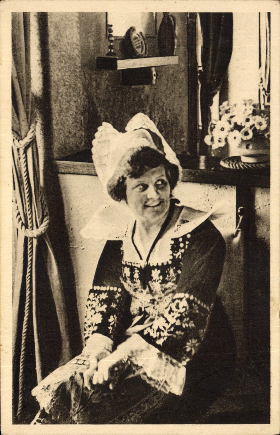 CPA Folklore Port Manech Tante Jeanne 