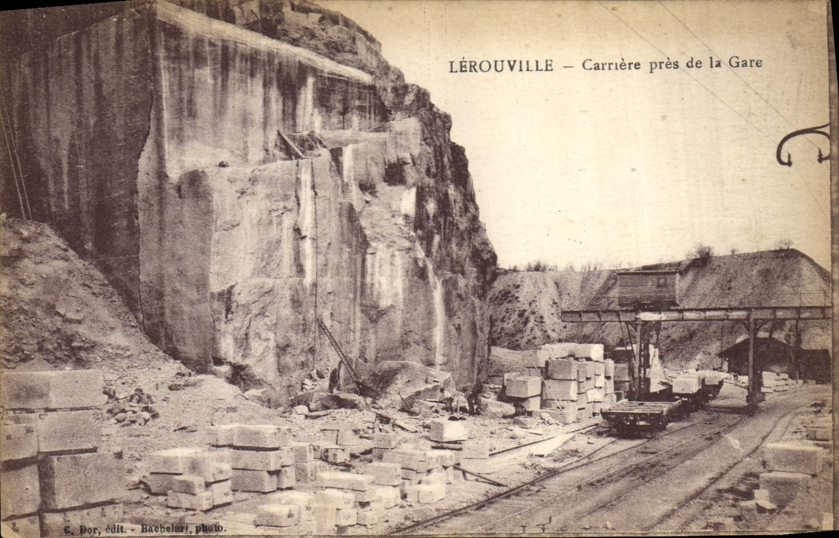 LÉROUVILLE — Carrière près de la Gare — E. Por, édit. - Bachelari, photo.