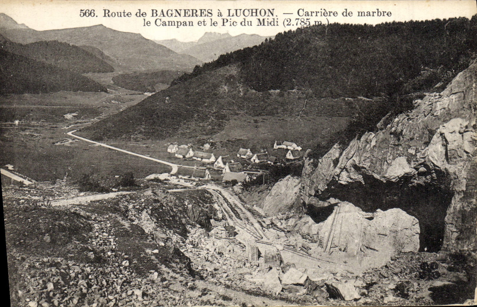 Route de Bagnères à Luchon — Carrière de marbre le Campan et le Pic du Midi (2.785 m)