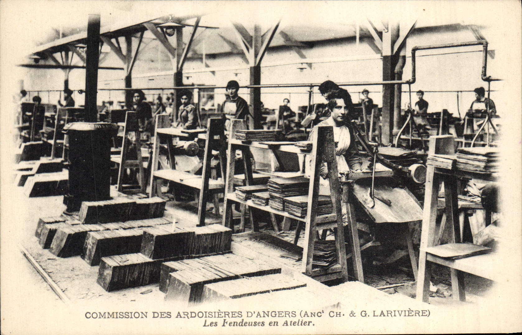 Les Fendeuses en Atelier — Commission des Ardoisières d'Angers (Anc' Ch. & G. Larivière)