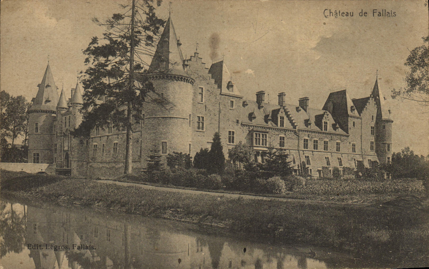 Château de Fallais — vue du château avec canal — Éd. Légros, Fallais