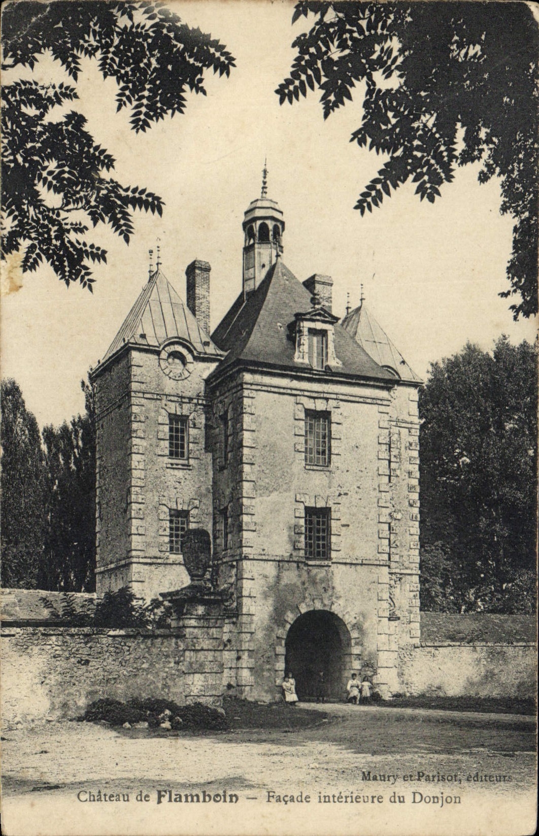 Château de Flamboin — Façade intérieure du Donjon — Maury et Parisot, éditeurs