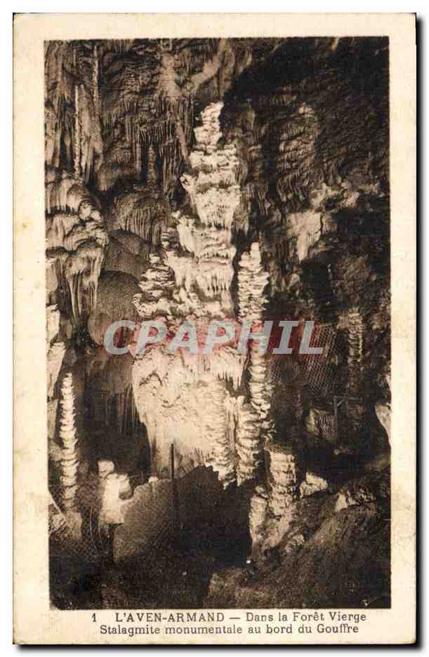 CPA Grotte Grottes L'Aven Armand Dans la foret vierge Stalagmite monumentale au bord du gouffre 