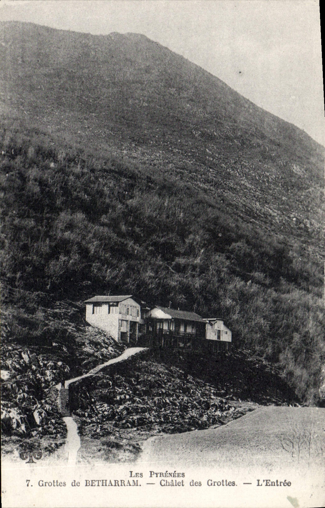 CPA Grotte Grottes de Betharram Chalet des Grottes L'entree 