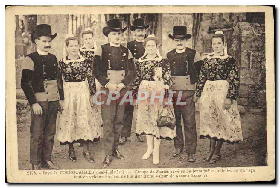 CPA Folklore pays de Cornouailles Groupe de Maries Mariage