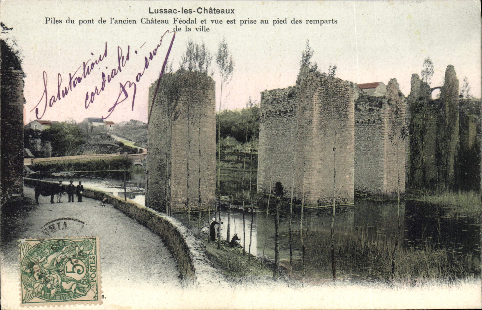 Lussac-les-Châteaux — Piles du pont de l'ancien Château Féodal et vue prise au pied des remparts de la ville — éditeur non identifié