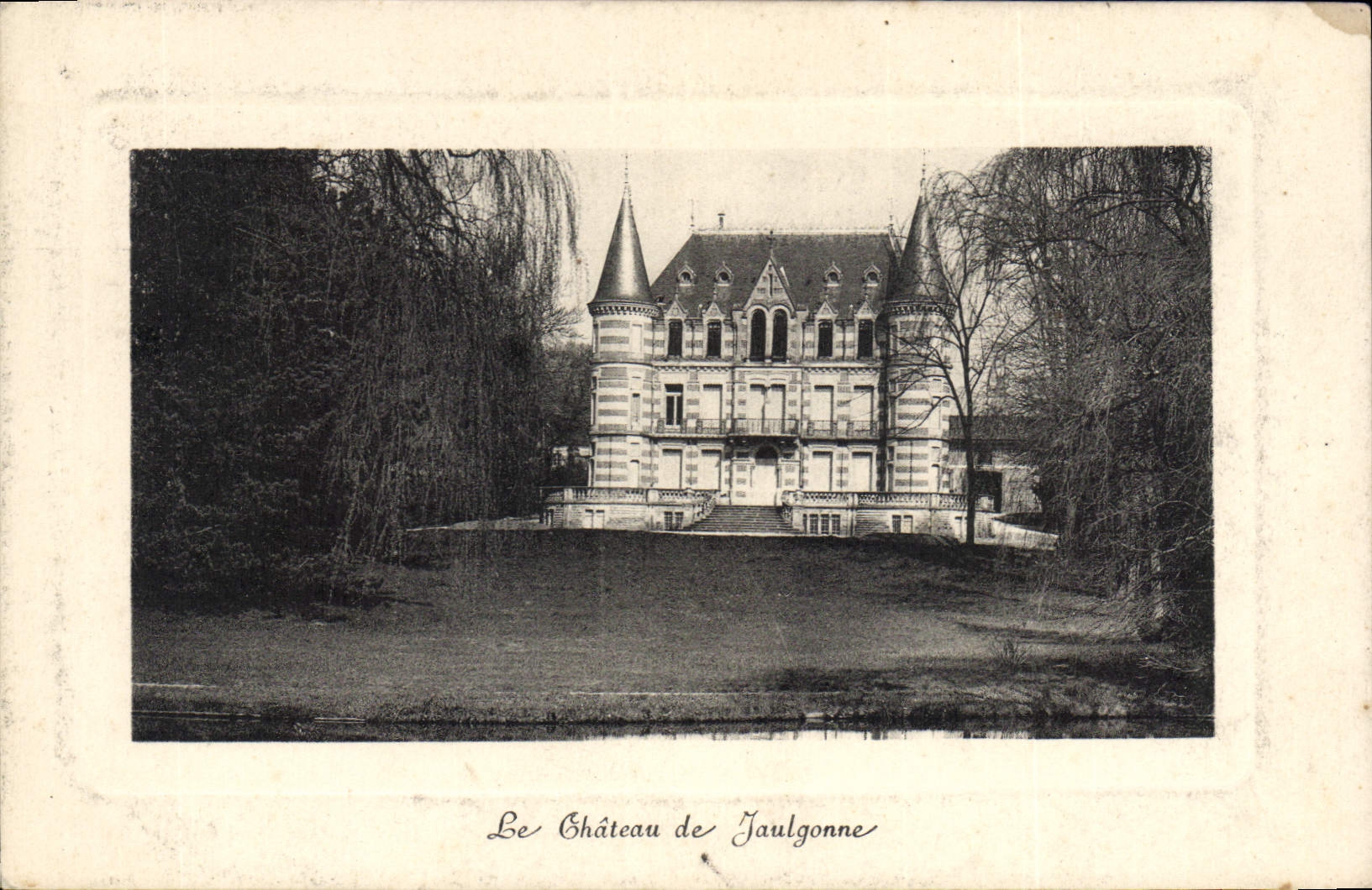 Le Château de Jaulgonne — vue du château avec toits en ardoise et tourelles — éditeur L. B. n° 107
