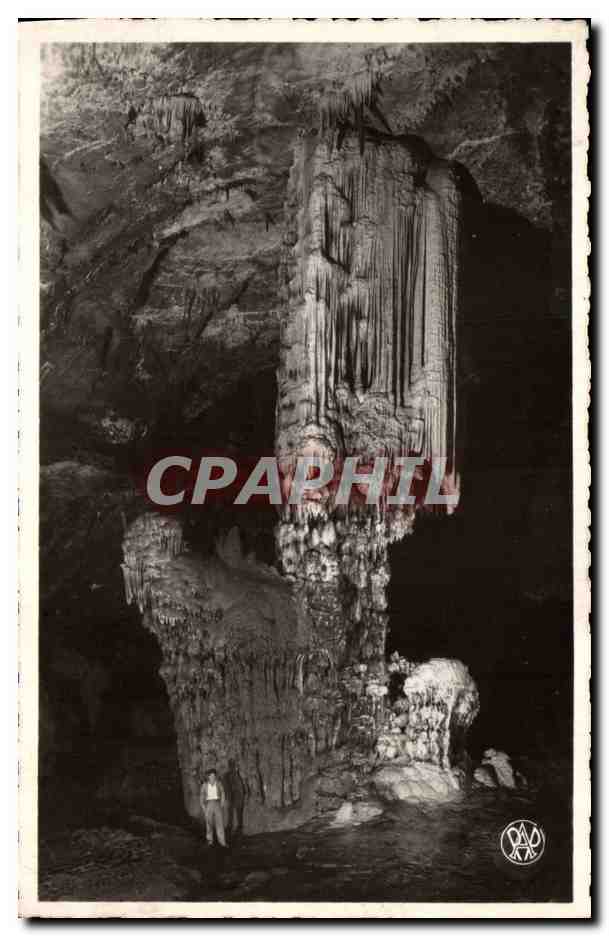 CPA Grotte Grottes Aven d'Orgnac Le grand pilier rouge et blanc de la premiere Salle Rouge