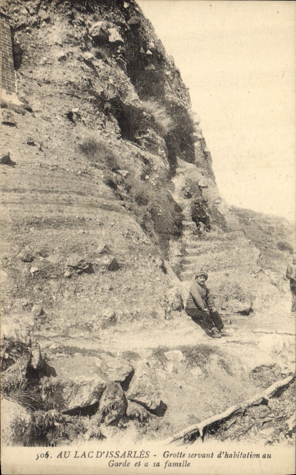 CPA Grotte Grottes Au Lac D'Issarles Grotte servant d'habitation au Garde et a sa famille