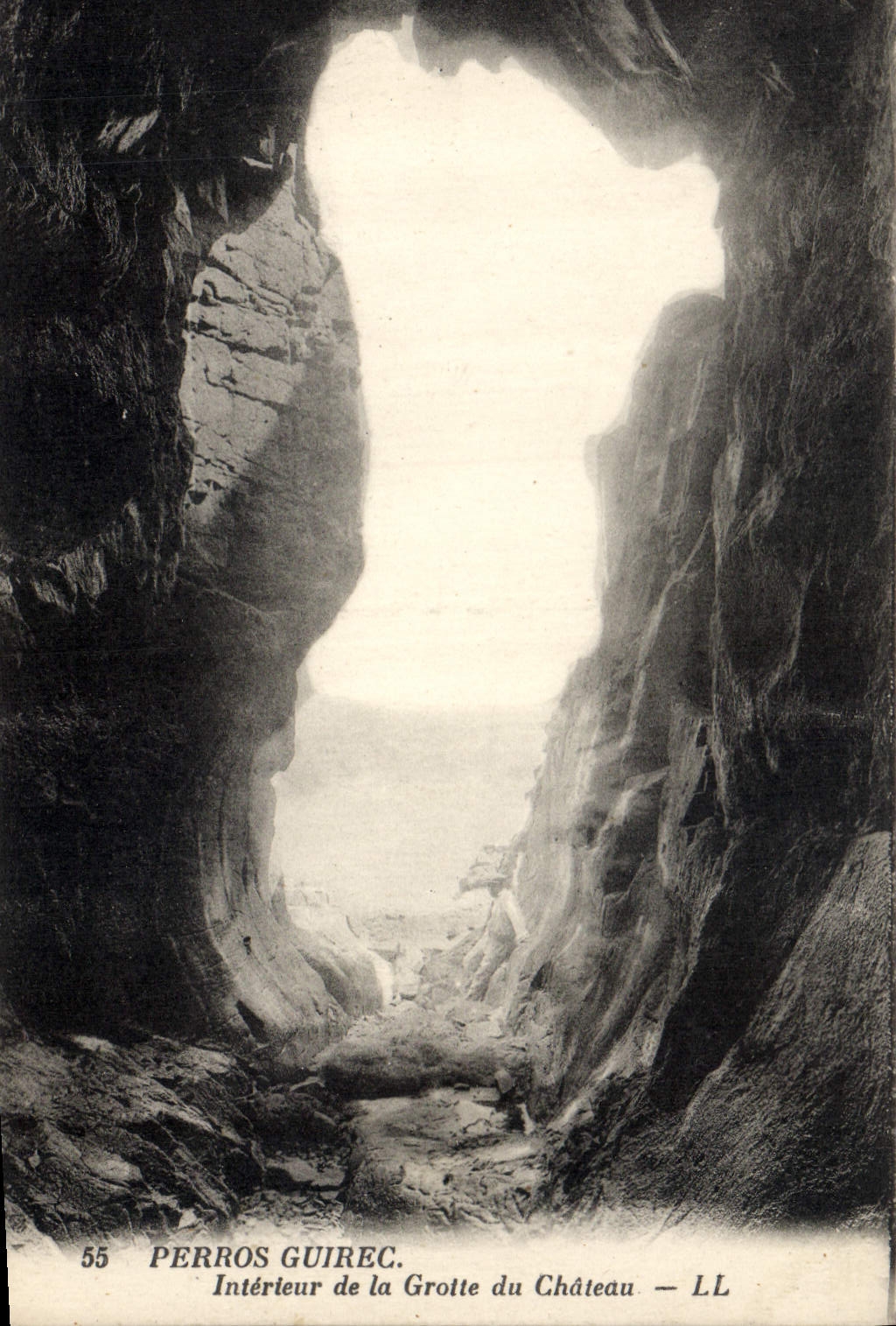 Intérieur de la Grotte du Château — Perros-Guirec