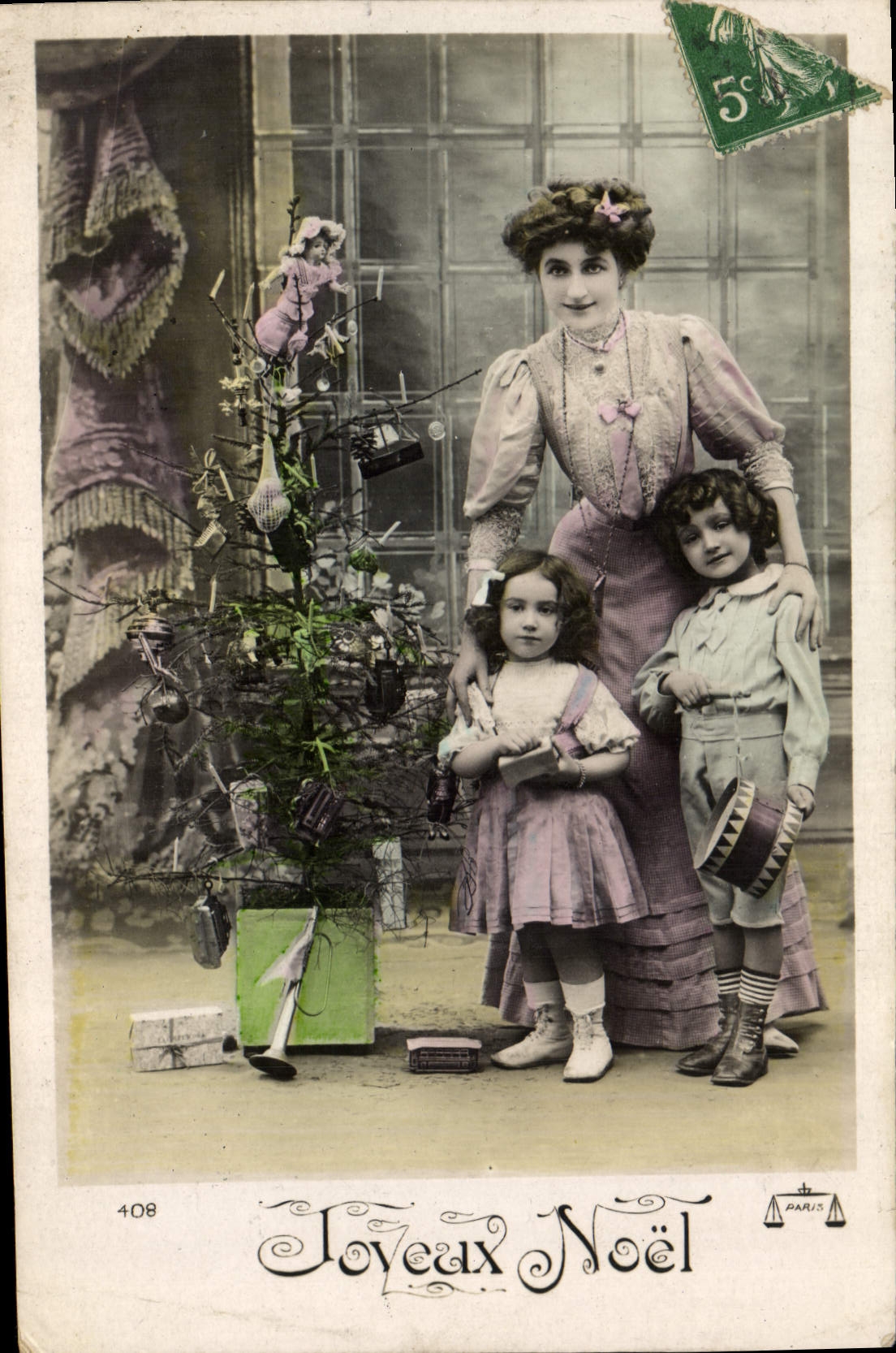 Famille devant un sapin de Noël — éditeur Paris, n° 408