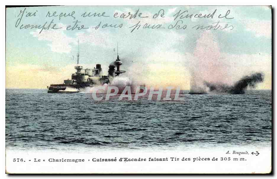 CPA Bateau de Guerre Le Charlemagne Cuirasse d'escadre faisant Tir des pieces de 305mm