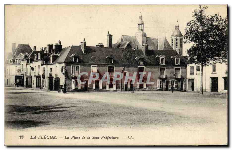 CPA Prefecture La Fleche La Place de la Sous Prefecture