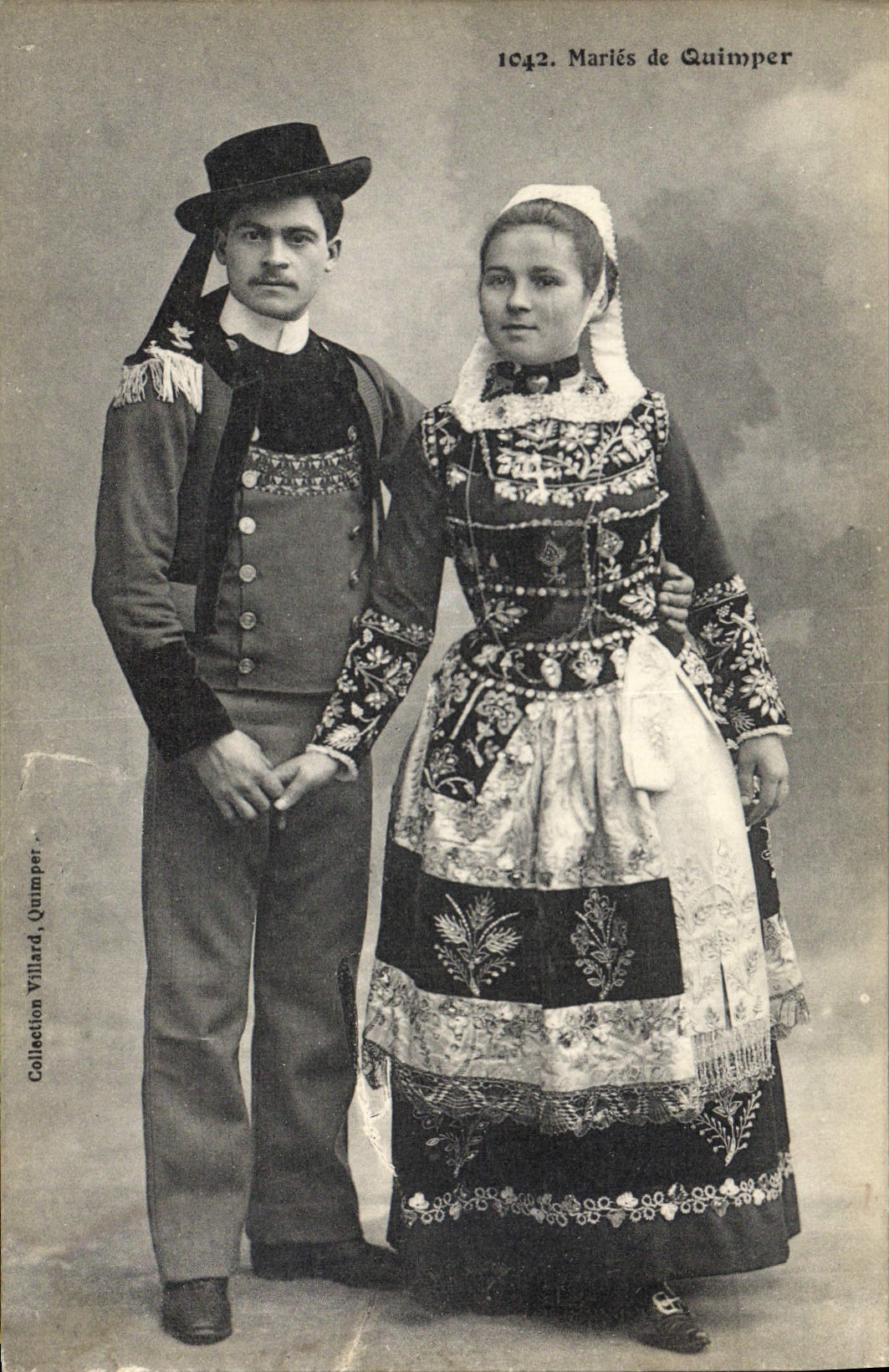 CPA Folklore Maries de Quimper Mariage 