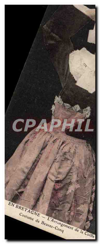 CPA Folklore L'arrangement de la coiffe Costume de Beuzec Conq