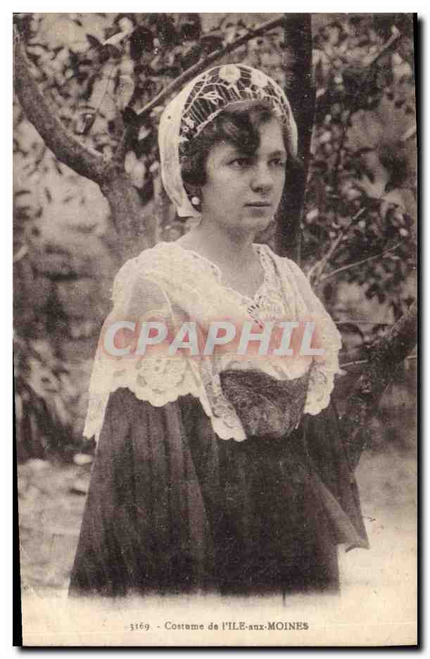 CPA Folklore Costume de l'Ile aux moines 