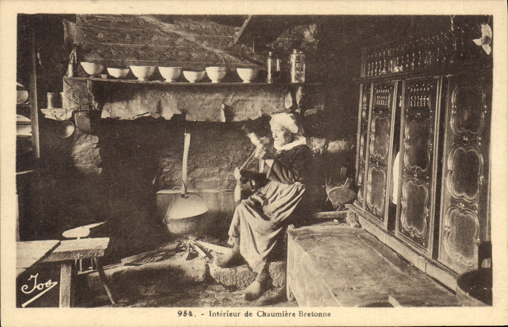 CPA Folklore Interieur de chaumiere bretonne
