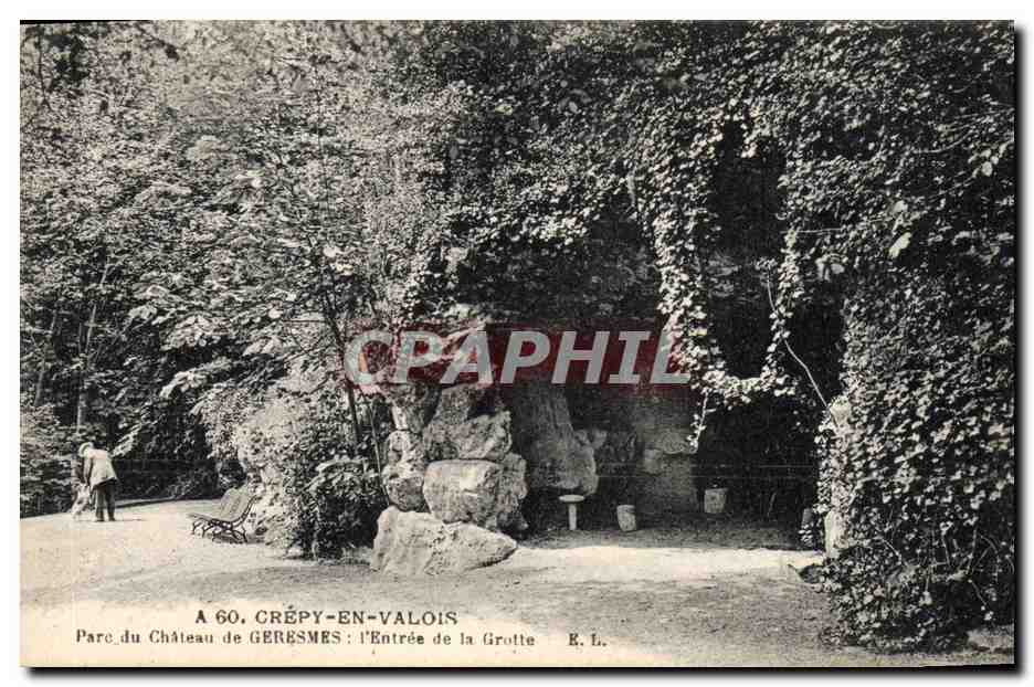 CPA Grottes Grotte Crepy en Valois Parc du chateau de Geresmes L'entree de la grotte