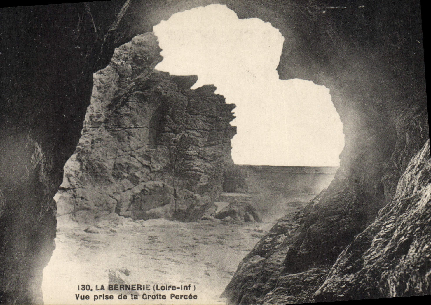 CPA Grottes La Bernerie Vue prise de la Grotte percee