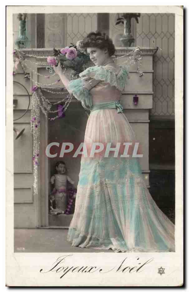 Femme en robe de Noël — décor de cheminée — éditeur inconnu, n° 6018