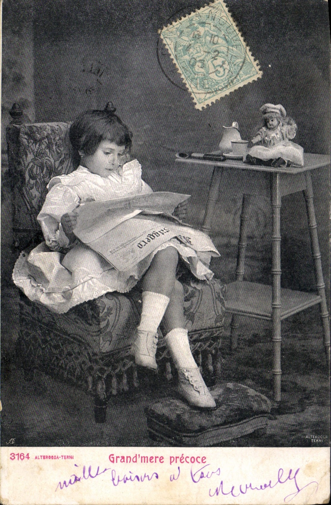 CPA Fantaisie Enfants Poupee Grand mere precoce 